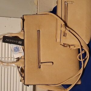 NWT Dasein Tan Women's Handbag And Wristlet